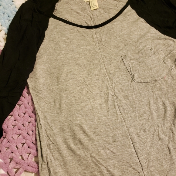 🖤 3/$15 Raglan top - Picture 4 of 4